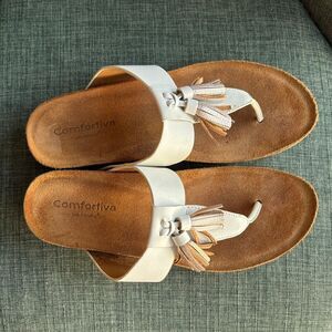 Comfortiva Women tassel preppy leather white Cream comfort Sandals size 8.5 EUC